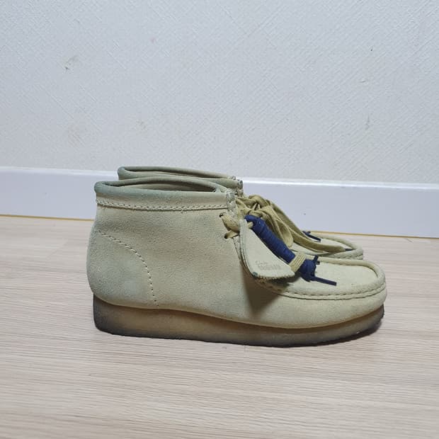 클락스 왈라비 메이플 스웨이드 165