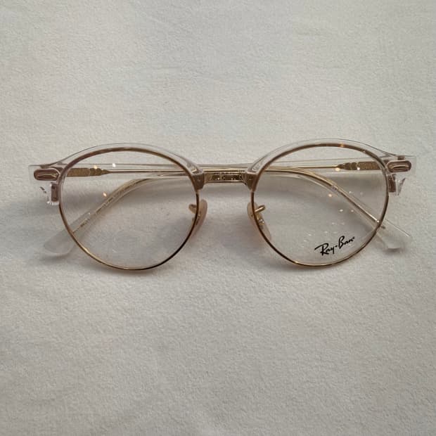 RayBan RB4246V