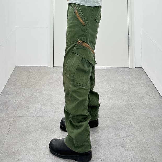 Grunge khaki multipocket curved jeans