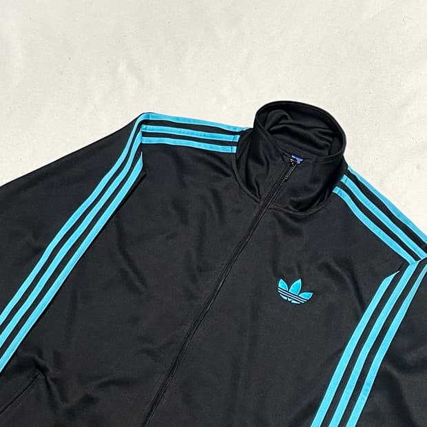 105 아디다스 파이어버드 스카이블루 라인 블랙 트랙탑