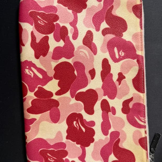 베이프 핑크 카모 클러치백