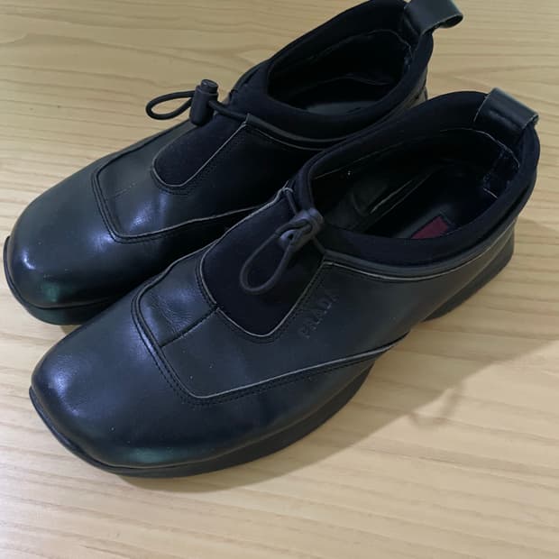 프라다 스포츠 스퀘어토 토글 스니커즈