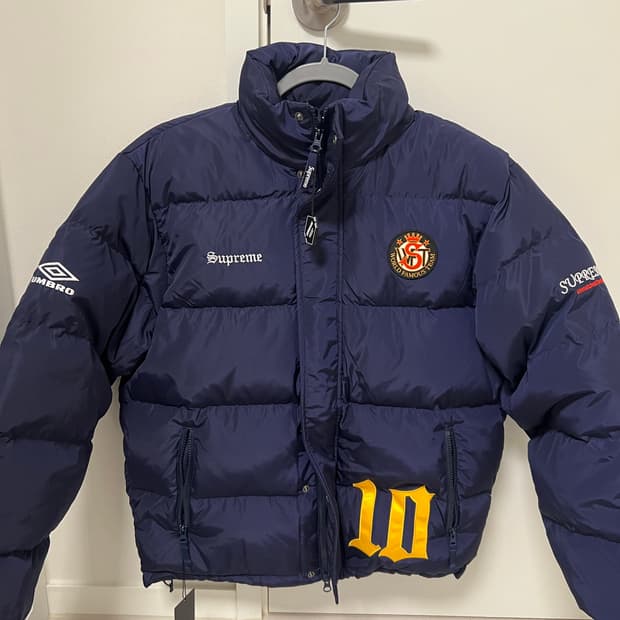 슈프림 x 엄브로 패딩 25FW 사이즈 M 완전 새상품