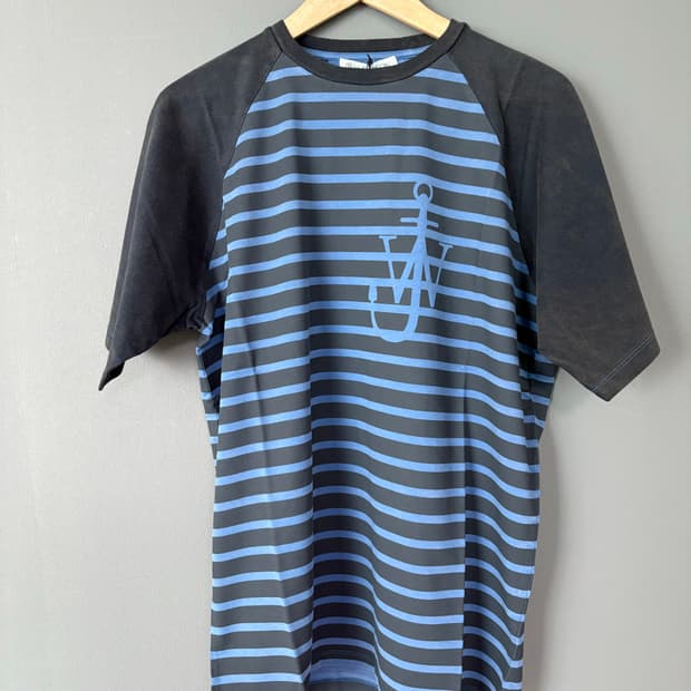 JW앤더슨 스트라이프 티셔츠