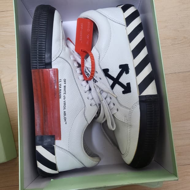 오프화이트 스니커즈