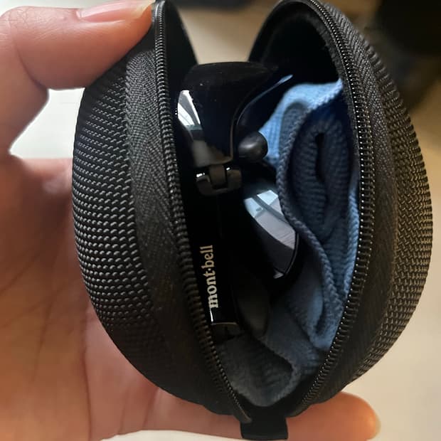 몽벨 트래킹 선글라스 블랙 색상