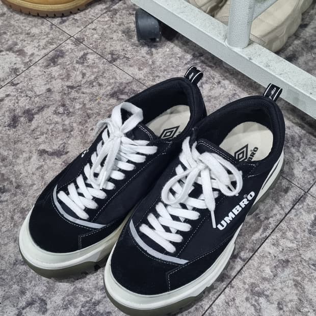 엄브로 (umbro) uk8(270) 굽높이 슈즈 남성용 신발