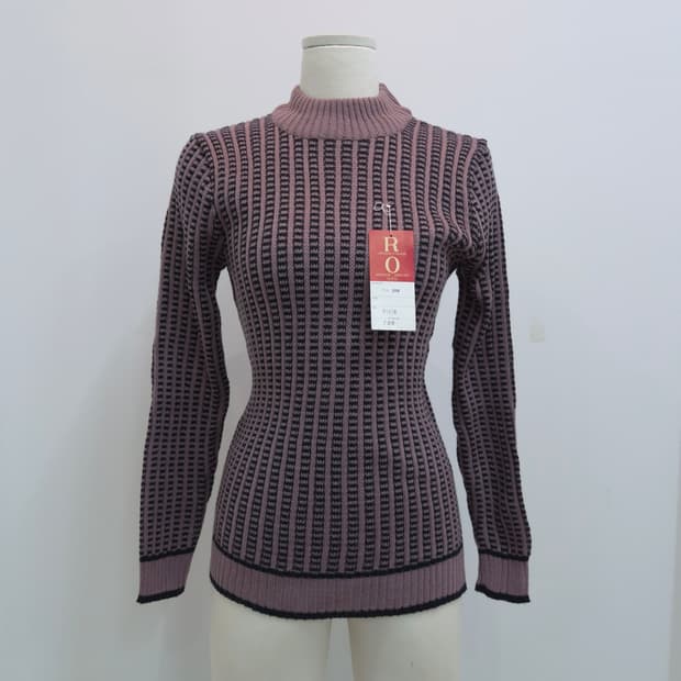 로즈핑크 레트로 슬림핏 반목 니트