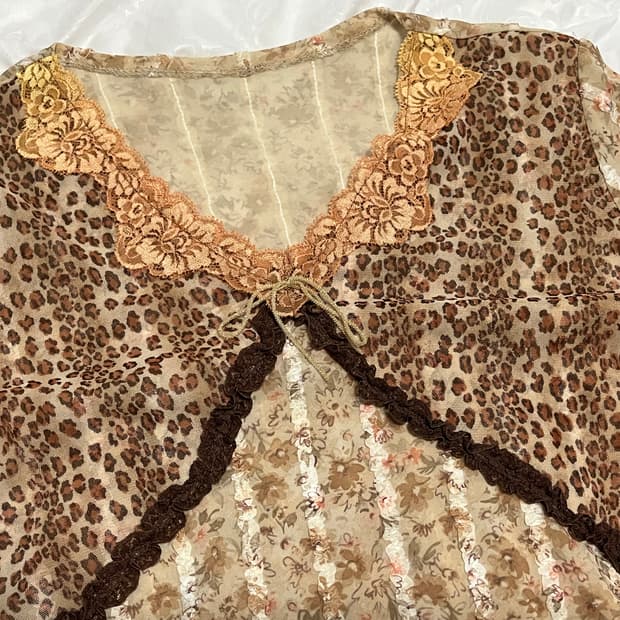 호피 레이스 디테일 블라우스 오네갸루히메갸루하라주쿠페어리호피지브라