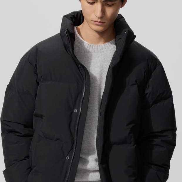 유니클로 심리스 초경량  다운 숏 패딩 블랙 M