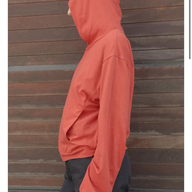 머듈 라운지 후드집업 레드 4사이즈 팝니다 매물 잘 없어요