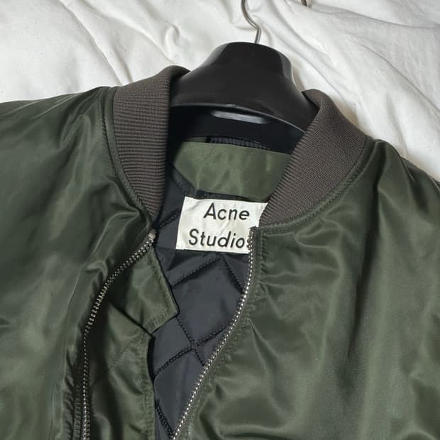 아크네 마키오 봄버 Size 48