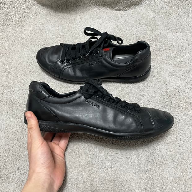 275) 프라다 스포츠 레더 로고 레더 트레이너 스니커즈 신발