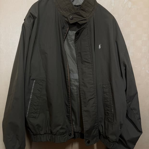 폴로 카키 바람막이