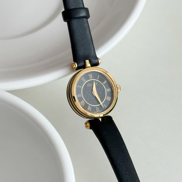 구찌 블랙 셰리 시계