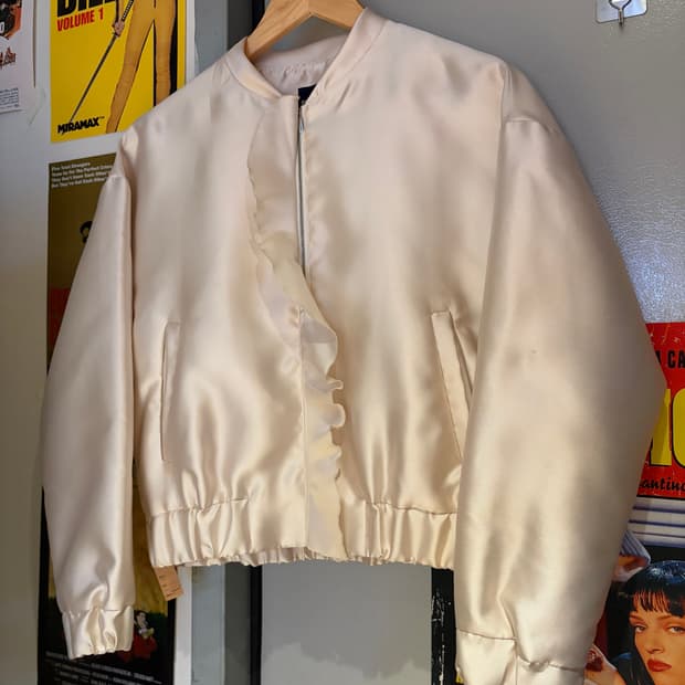 샤틴 프릴 크롭 자켓