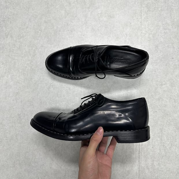 알마니 레더 더비