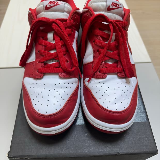 275 나이키 덩크 로우 유니버시티레드 2023