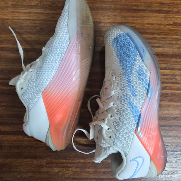 나이키 여성 프리미엄 메트콘 5 옴브레 솔 245