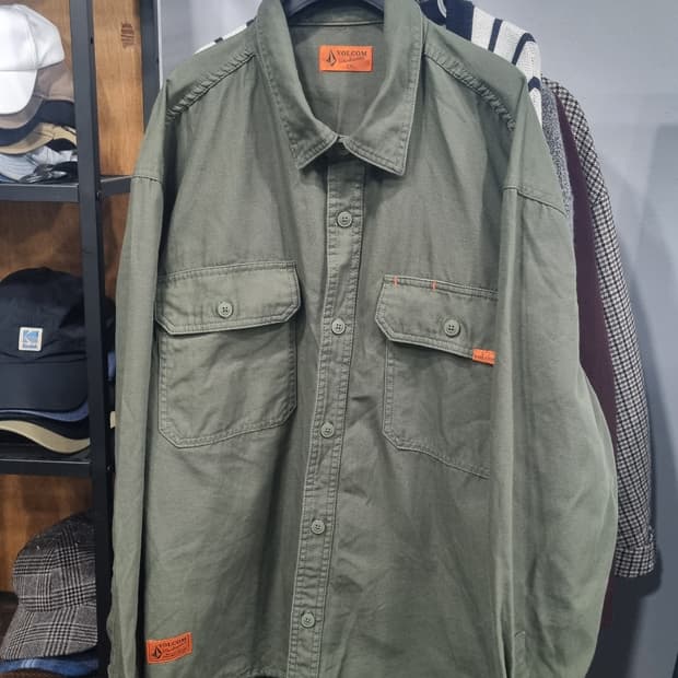 볼컴 카키색 셔켓 가슴단면60(2xL) 총장81 거의새거