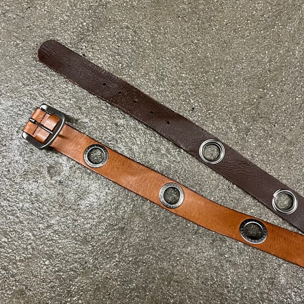 리바이스 아일렛 레더 벨트 (30-34”)