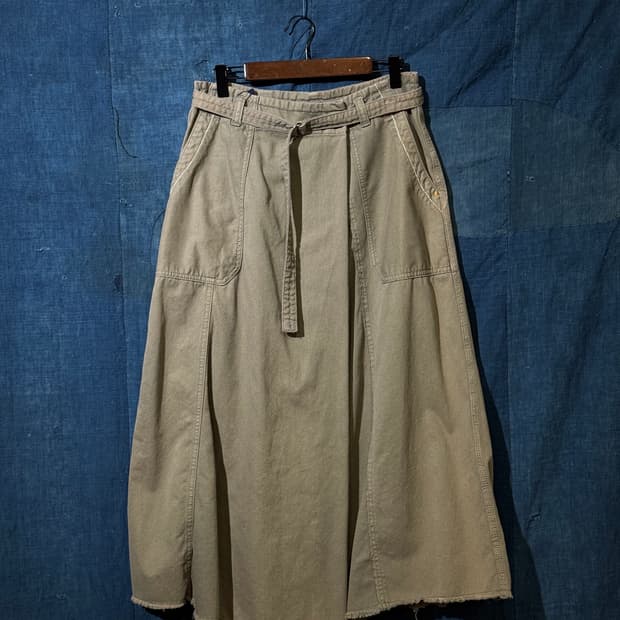 26-28 ) CUBE SUGAR Belted Pleated Skirt