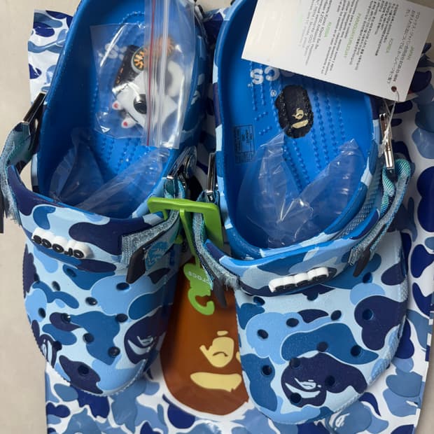 베이프 크록스 블루 새상품 남 8 여 10 사이즈