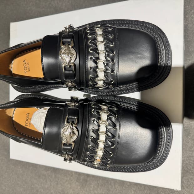 토가 비릴리스 링 메탈 로퍼