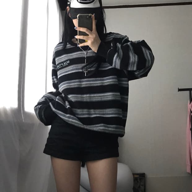 스컬프터 스트라이프 맨투맨
