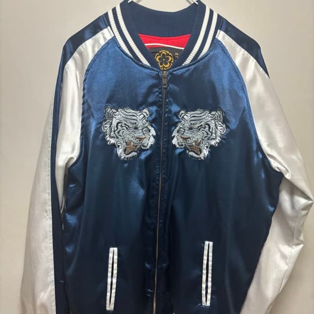 백호 자수 스카쟌