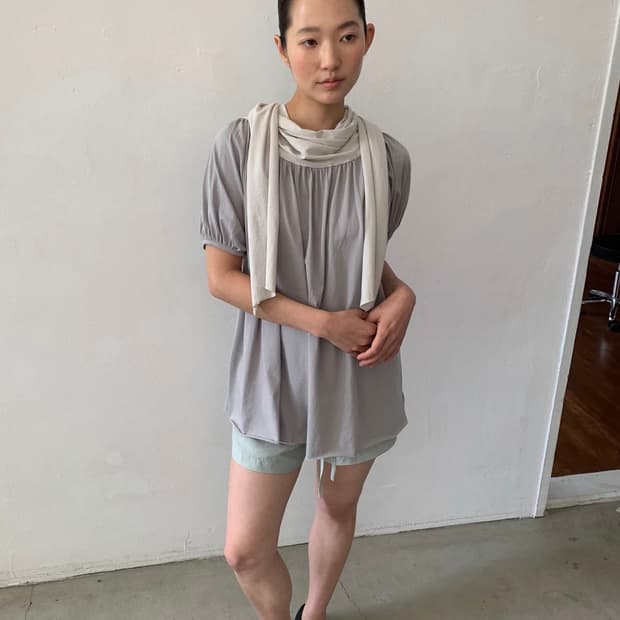 아모르샤이 리본 백 탑 라이트그레이