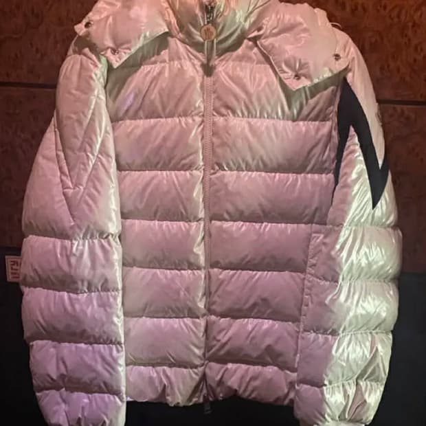 [정품 급매] 몽클레어 유광 패딩 화이트 풀구성품