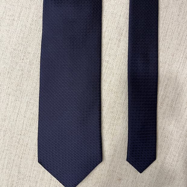 매너그램 네이비 솔리드 넥타이