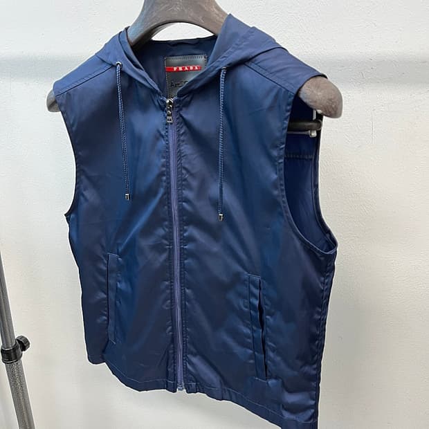 95) 프라다 리나일론 후드 베스트 