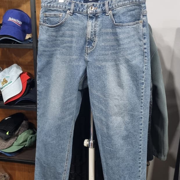 깔끔한 테이퍼드핏 데님팬츠 (코오롱 커스템멜로우제품) 34size