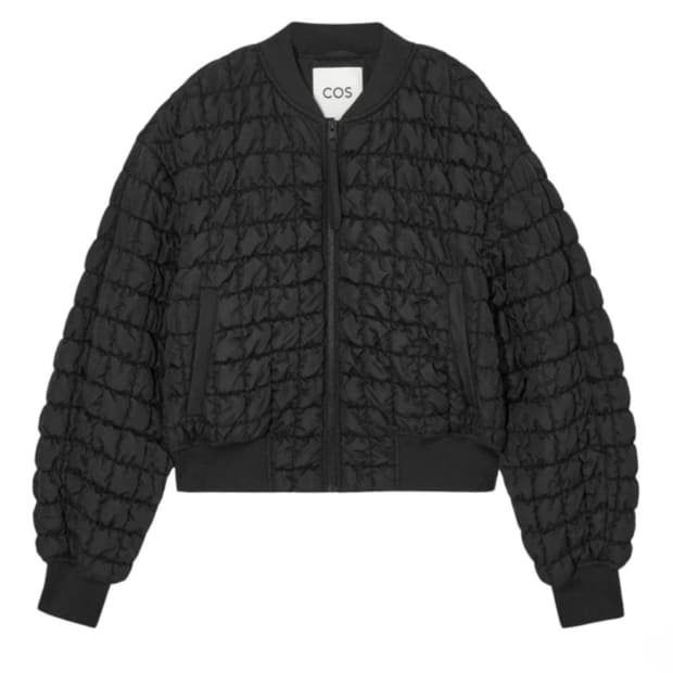 코스 COS 블랙 퀼티드 봄버 자켓 