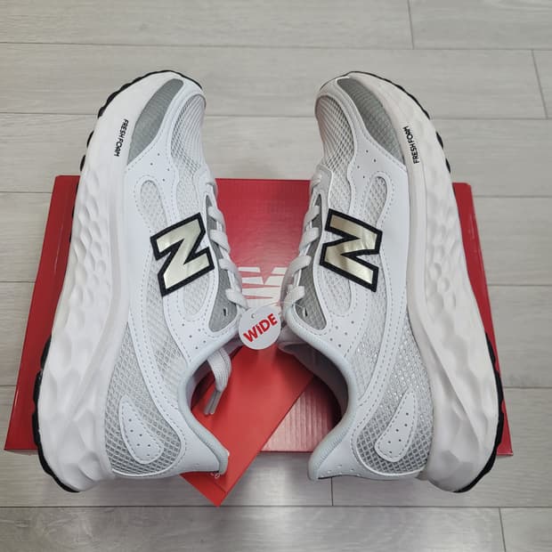 (255)(W)뉴발란스 프레쉬 폼 아리시 v4 화이트 실버 메탈릭[대전]