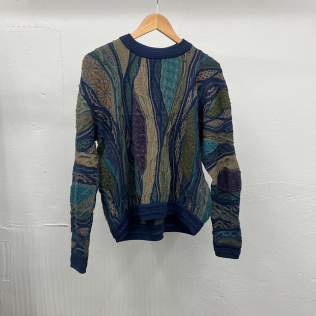 L) MADE AUSTRALIA COOGI CABLE KNIT