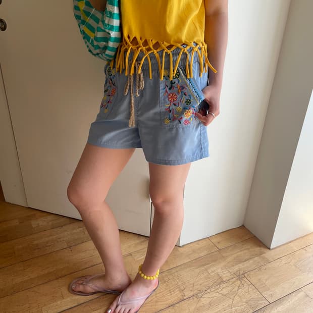Embroided short pants
