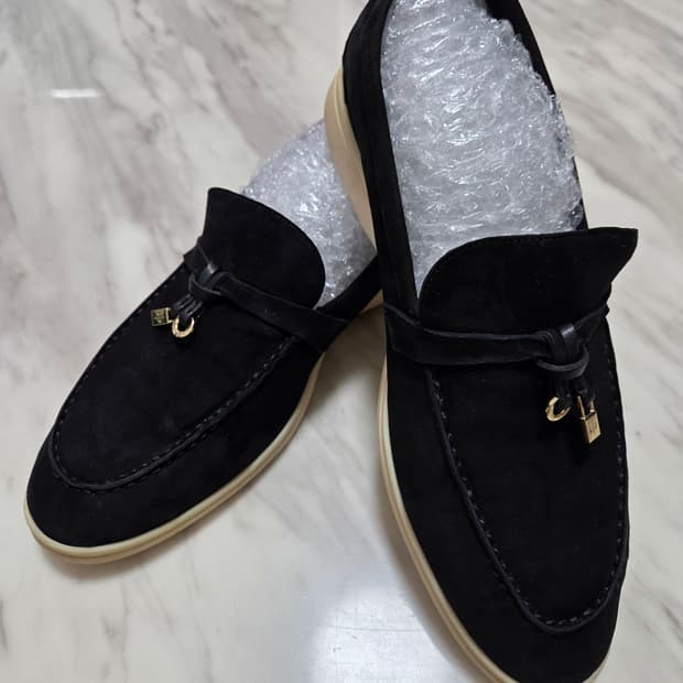 로로피아나 썸머참스 블랙 스웨이드 로퍼