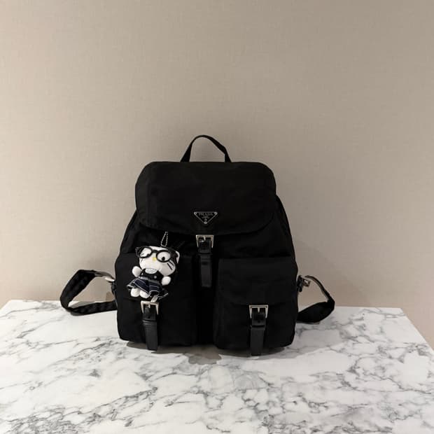 정품 프라다 백팩 미듐 사이즈