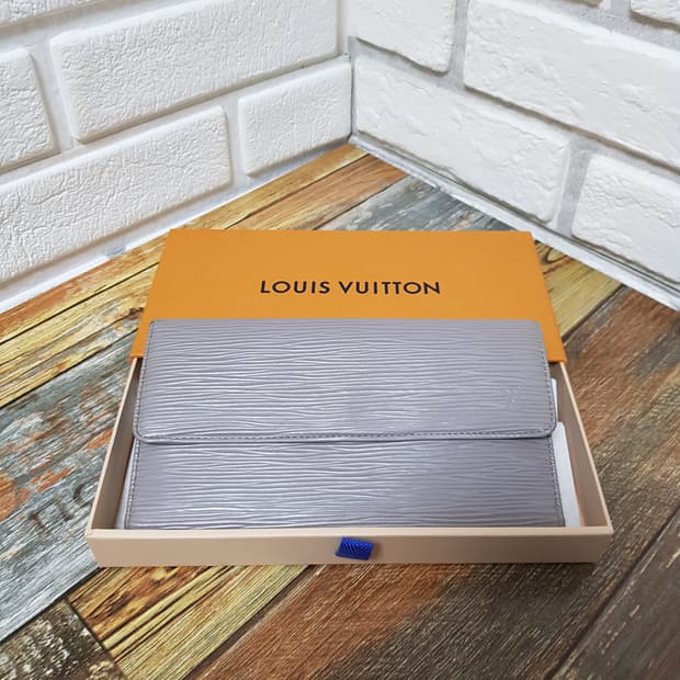 [정품] 루이비통 에피 장지갑 그레이