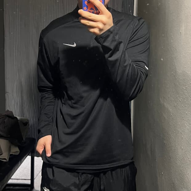 나이키 러닝 블랙 리플렉티브 스우시 반집업 하프집업 핑거홀 긴팔 티셔츠