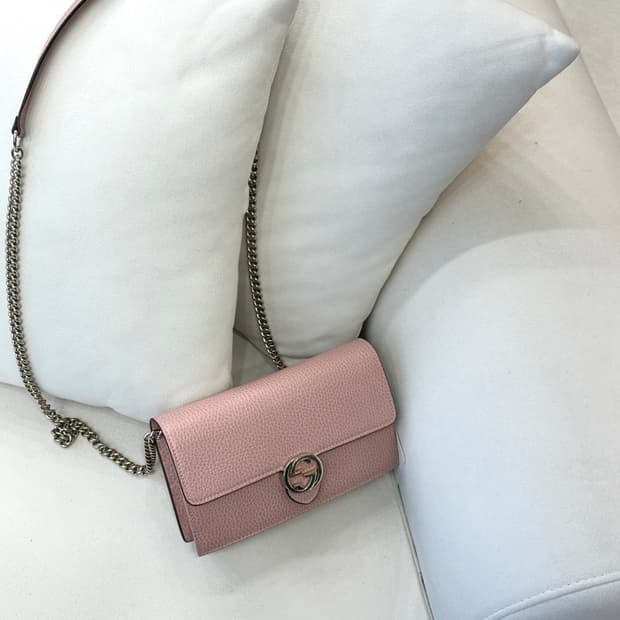 구찌 인터로킹 GG 체인 WOC (정품)