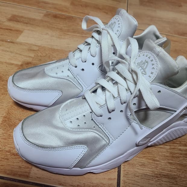 나이키 허라취 화이트 270(260추천)