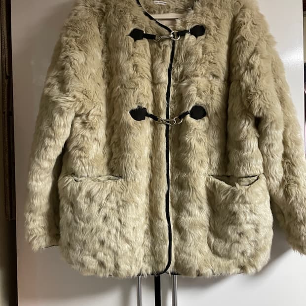 리리컴퍼니 토글 퍼자켓 베이지 새제품