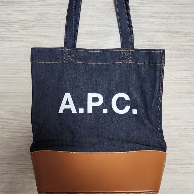 아페쎄 악셀 토트백