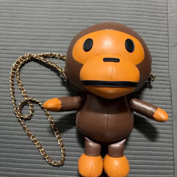 베이프 마일로 플러시 돌체인 크로스백 팝니다.