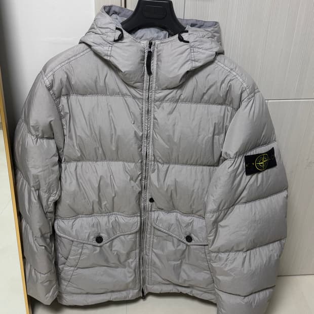 스톤 아일랜드 크링클랩스 후드 다운 패딩 24FW