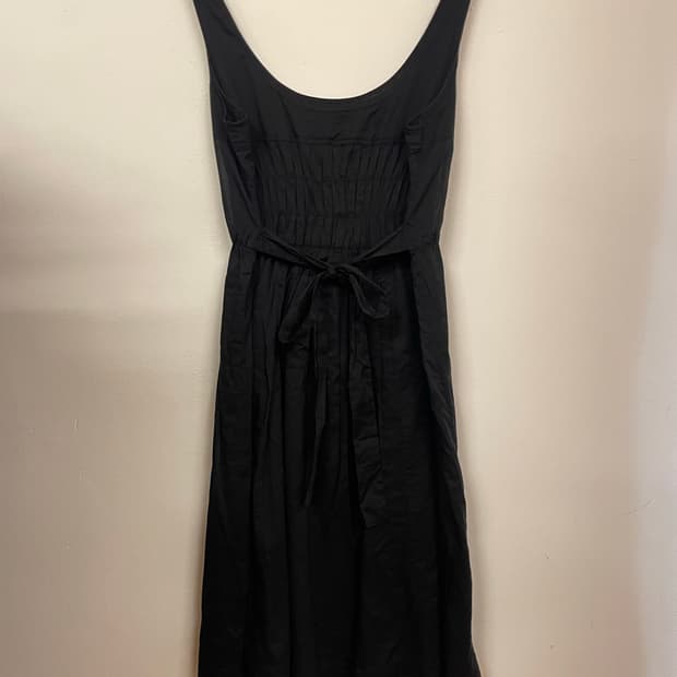 Black sleeveless dress
